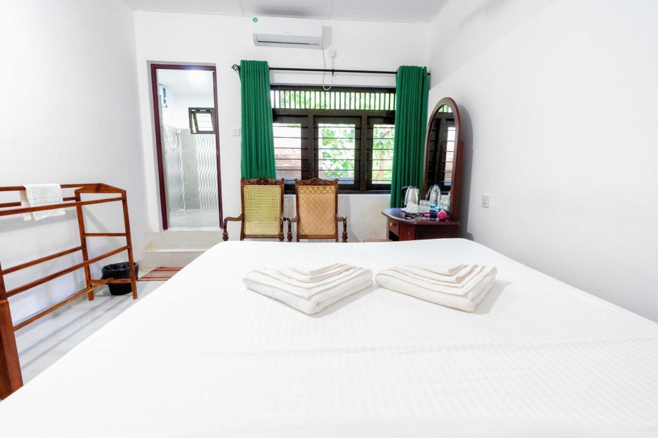 Water Front Home Stay And Resort Anuradhapura Esterno foto