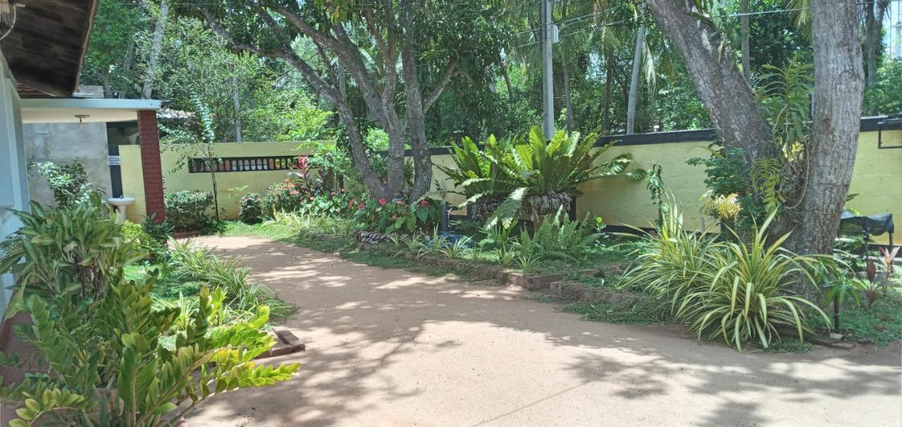 Water Front Home Stay And Resort Anuradhapura Esterno foto