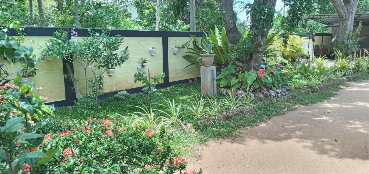 Water Front Home Stay And Resort Anuradhapura Esterno foto