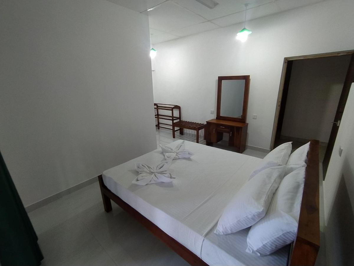 Water Front Home Stay And Resort Anuradhapura Esterno foto