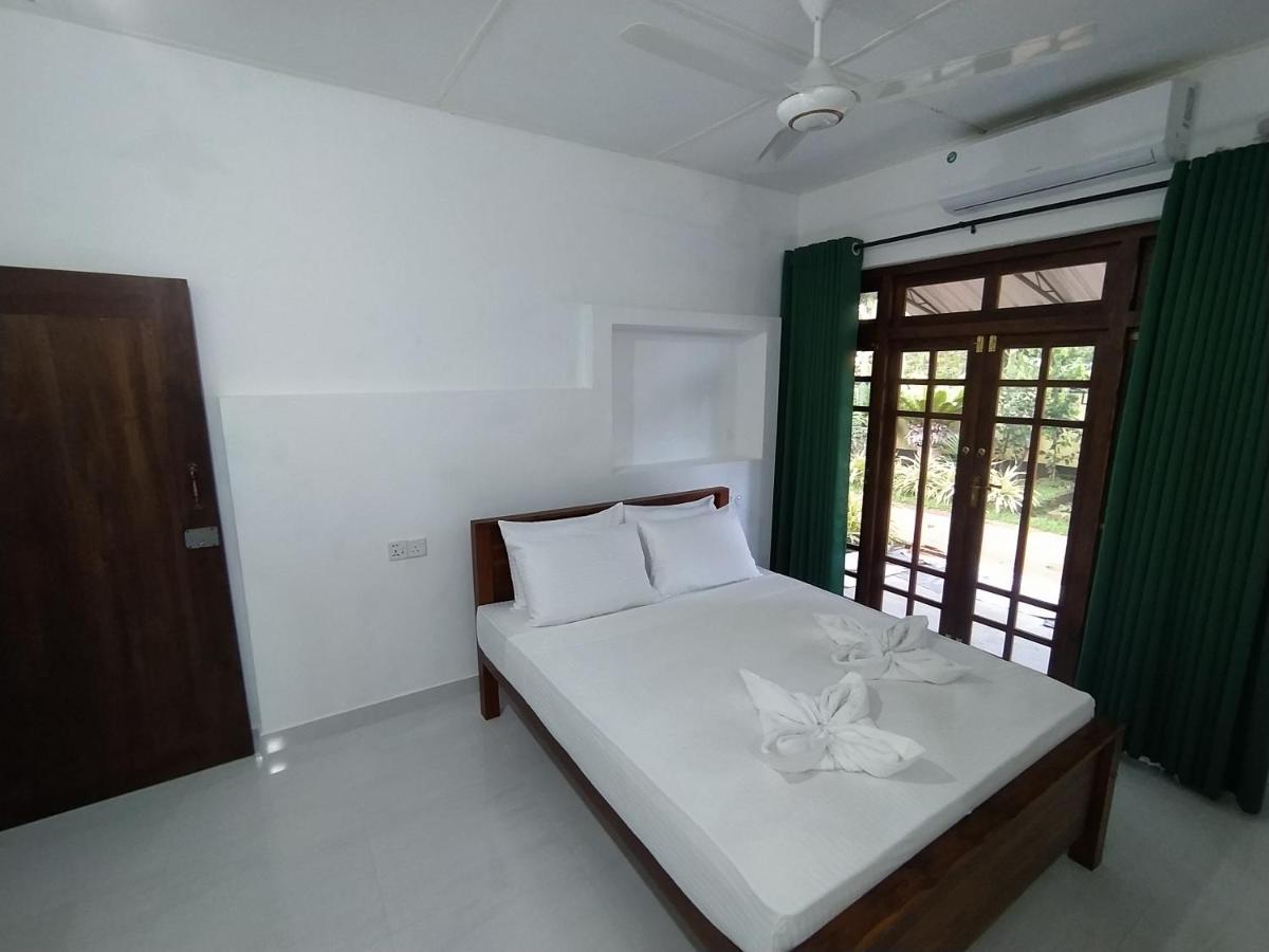 Water Front Home Stay And Resort Anuradhapura Esterno foto