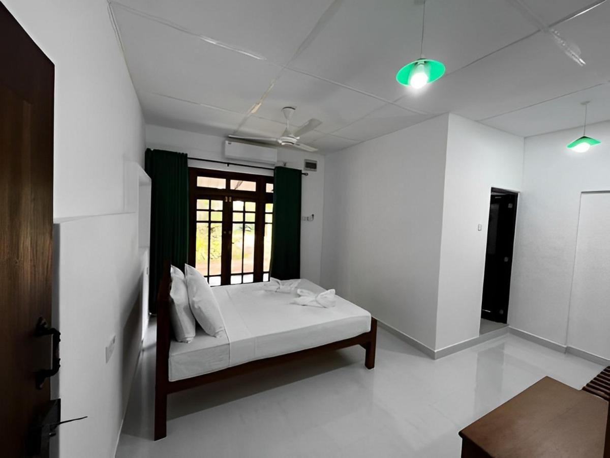 Water Front Home Stay And Resort Anuradhapura Esterno foto