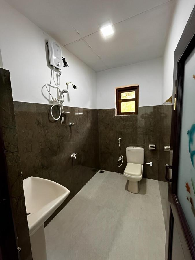 Water Front Home Stay And Resort Anuradhapura Esterno foto