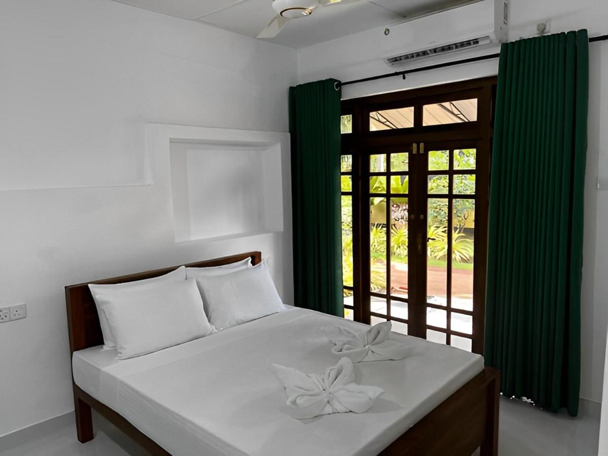 Water Front Home Stay And Resort Anuradhapura Esterno foto