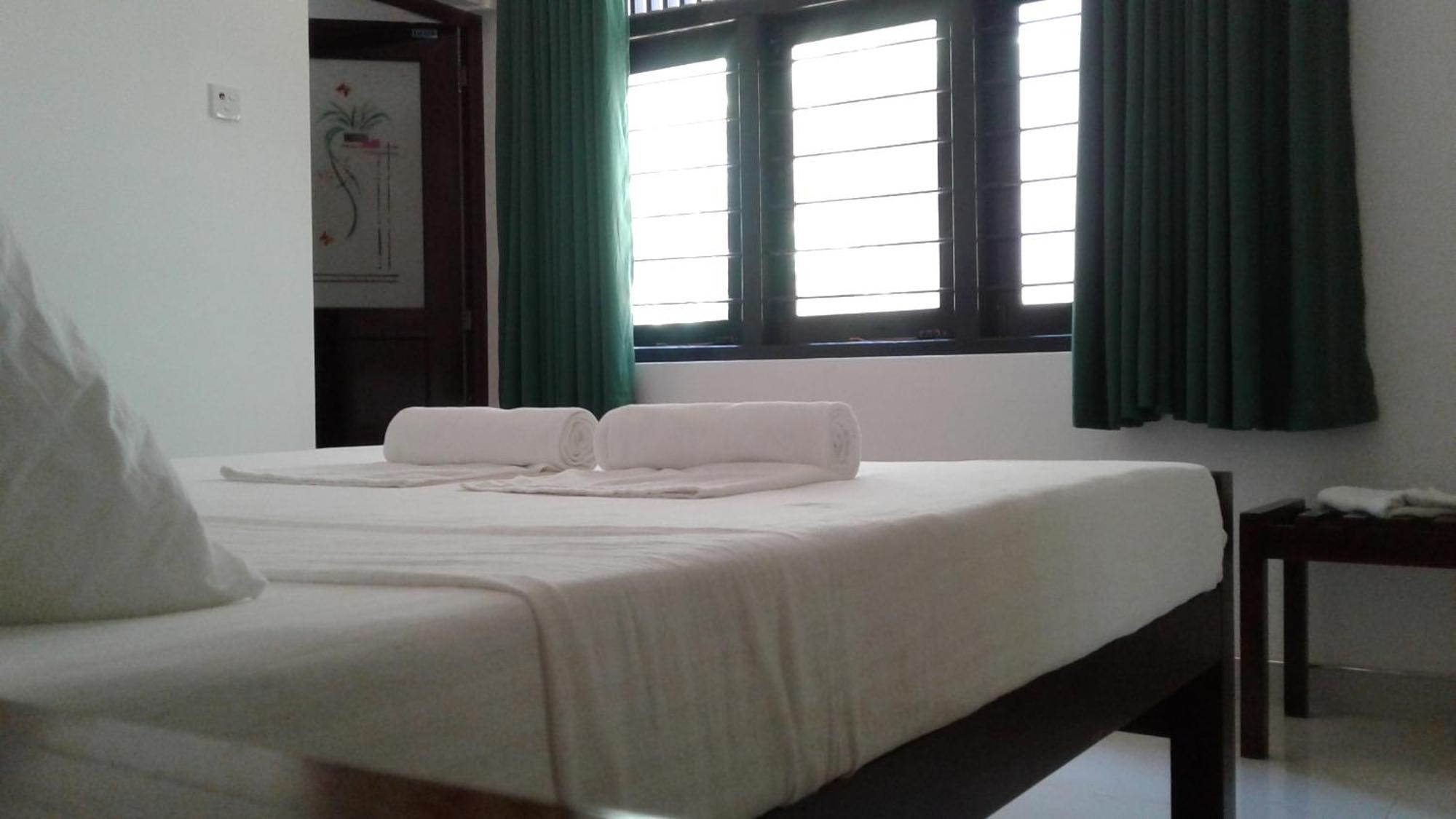Water Front Home Stay And Resort Anuradhapura Esterno foto