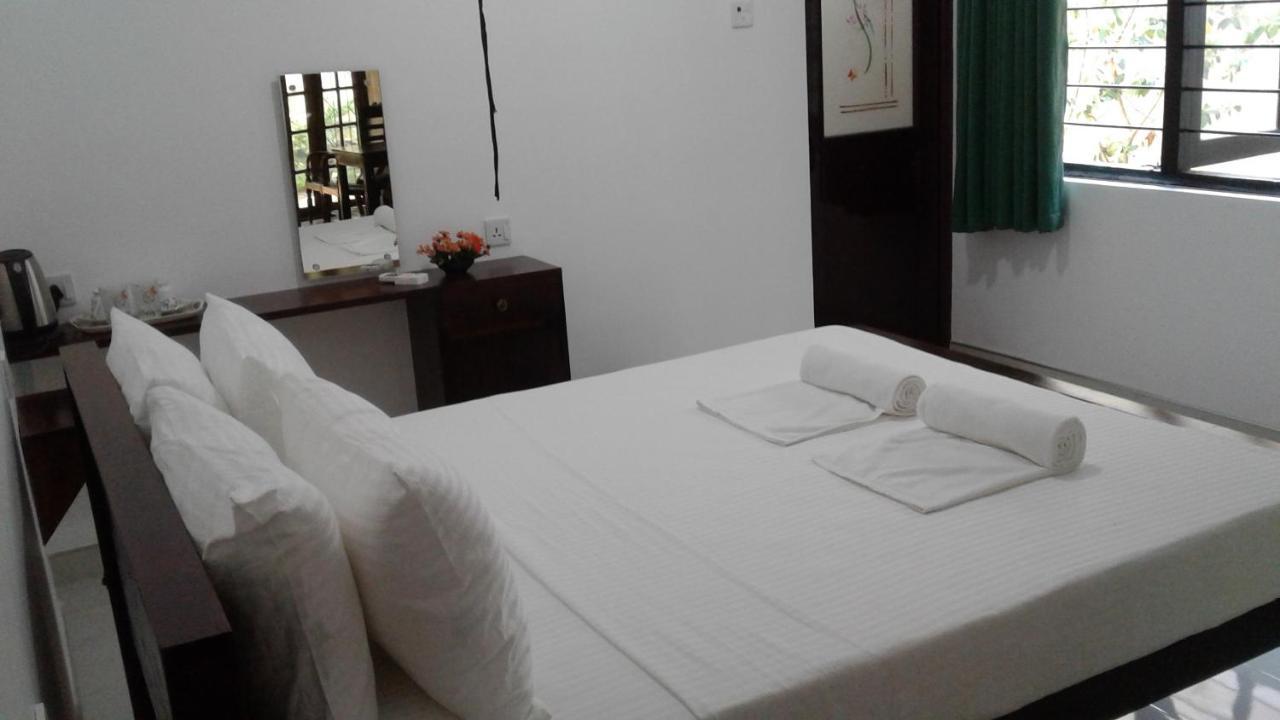 Water Front Home Stay And Resort Anuradhapura Esterno foto