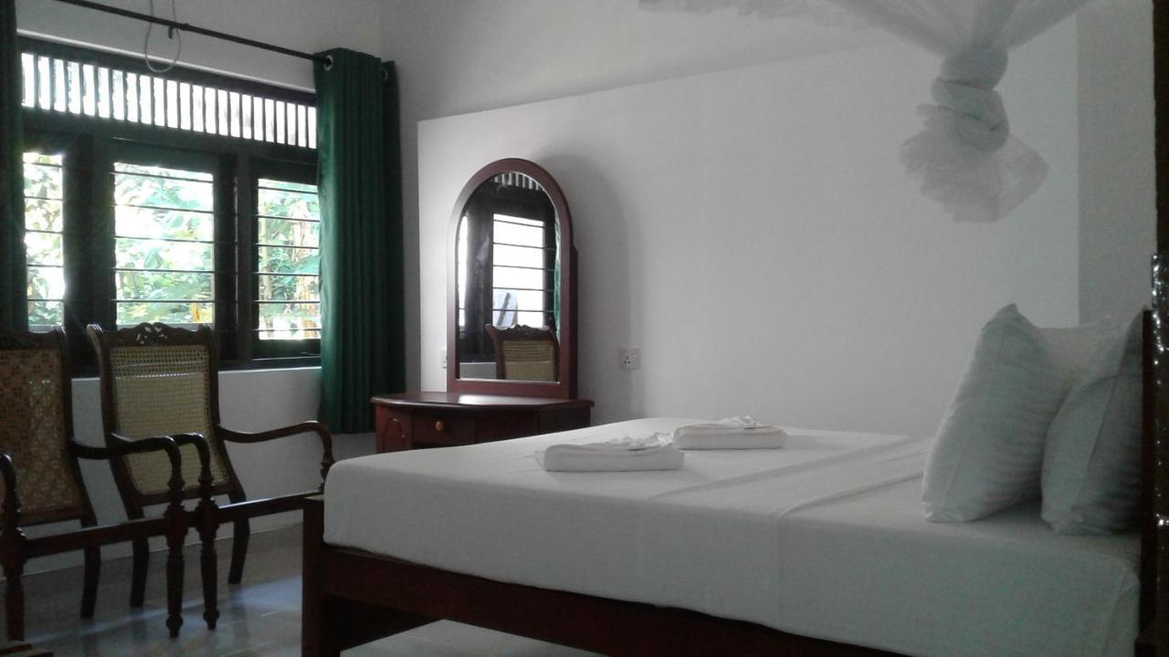 Water Front Home Stay And Resort Anuradhapura Esterno foto