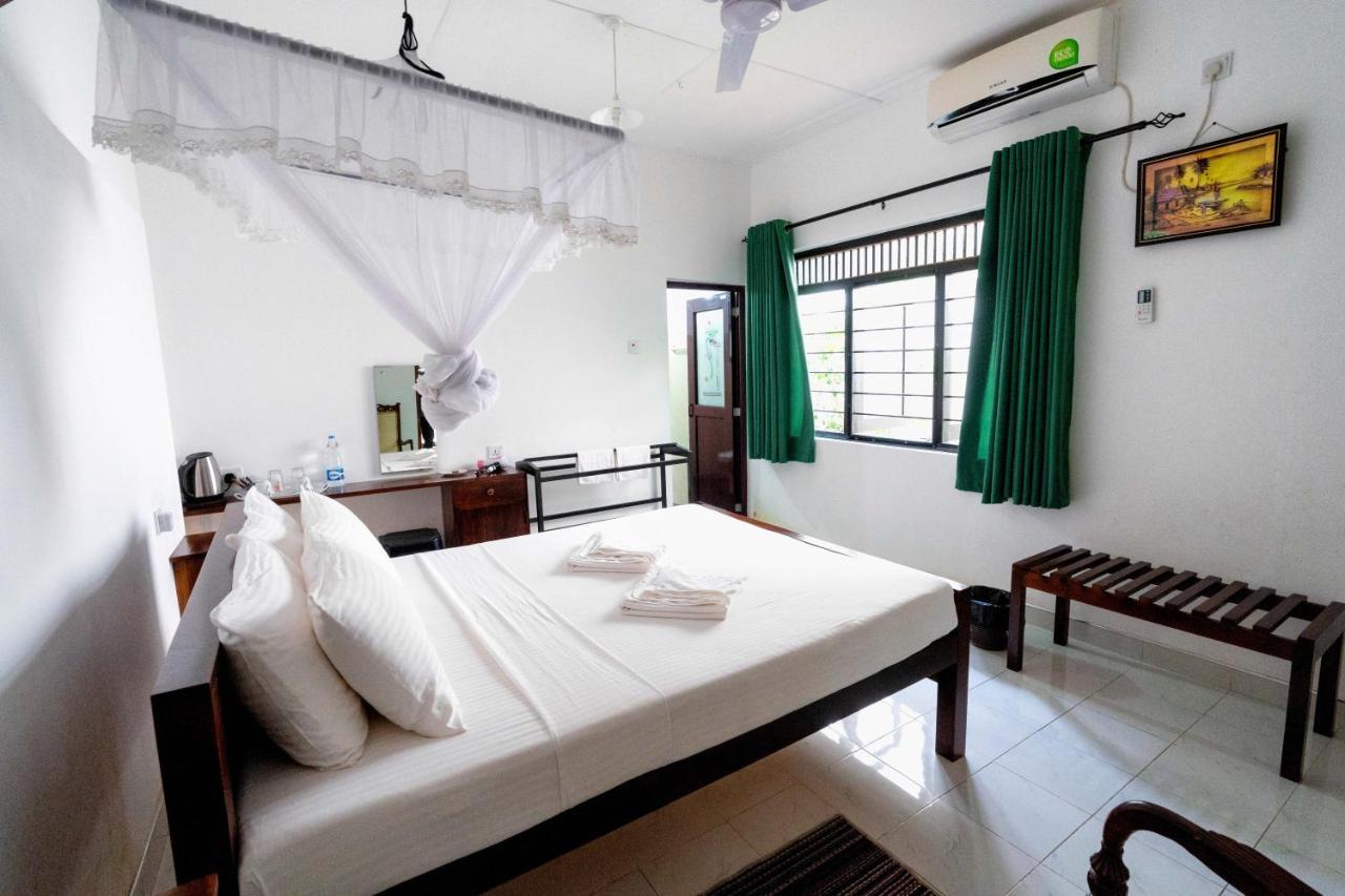 Water Front Home Stay And Resort Anuradhapura Esterno foto