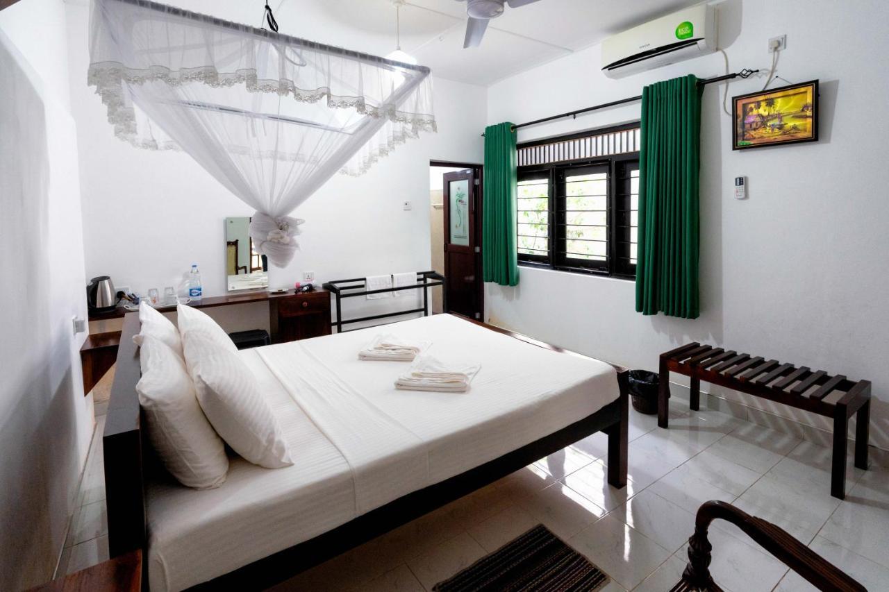 Water Front Home Stay And Resort Anuradhapura Esterno foto